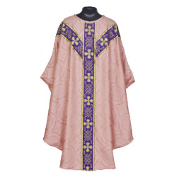 Chasuble rose avec étole