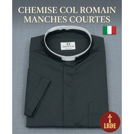 Chemise ecclésiastique à col romain, noire, manches courtes. Tissu mixte polyester/coton.