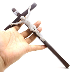 Crucifix en bois, 11 x 21 cm.