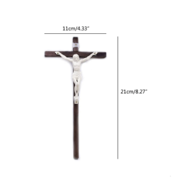 Crucifix en bois, 11 x 21 cm.
