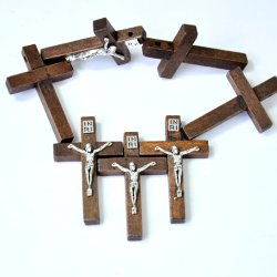 Crucifix pendentif en bois,...